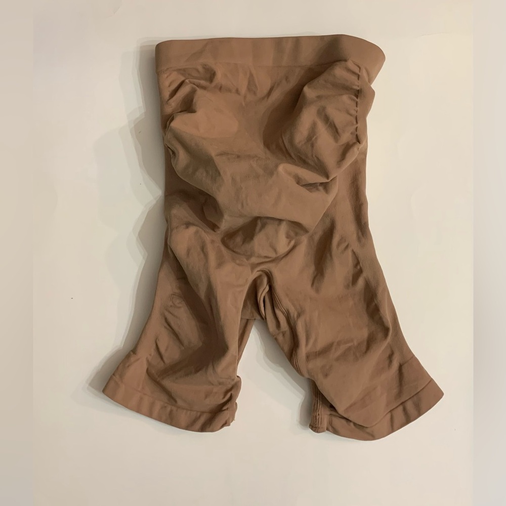 SKIMS Womens Intimates Sculpting Mid Thigh Maternity Short Size L/XL Sienna NWOT